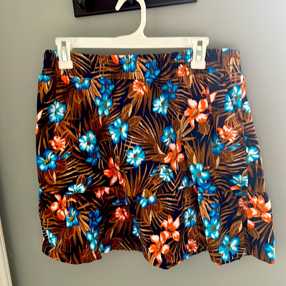 Lands End fun skirt. Yes it has pockets!! Never worn!